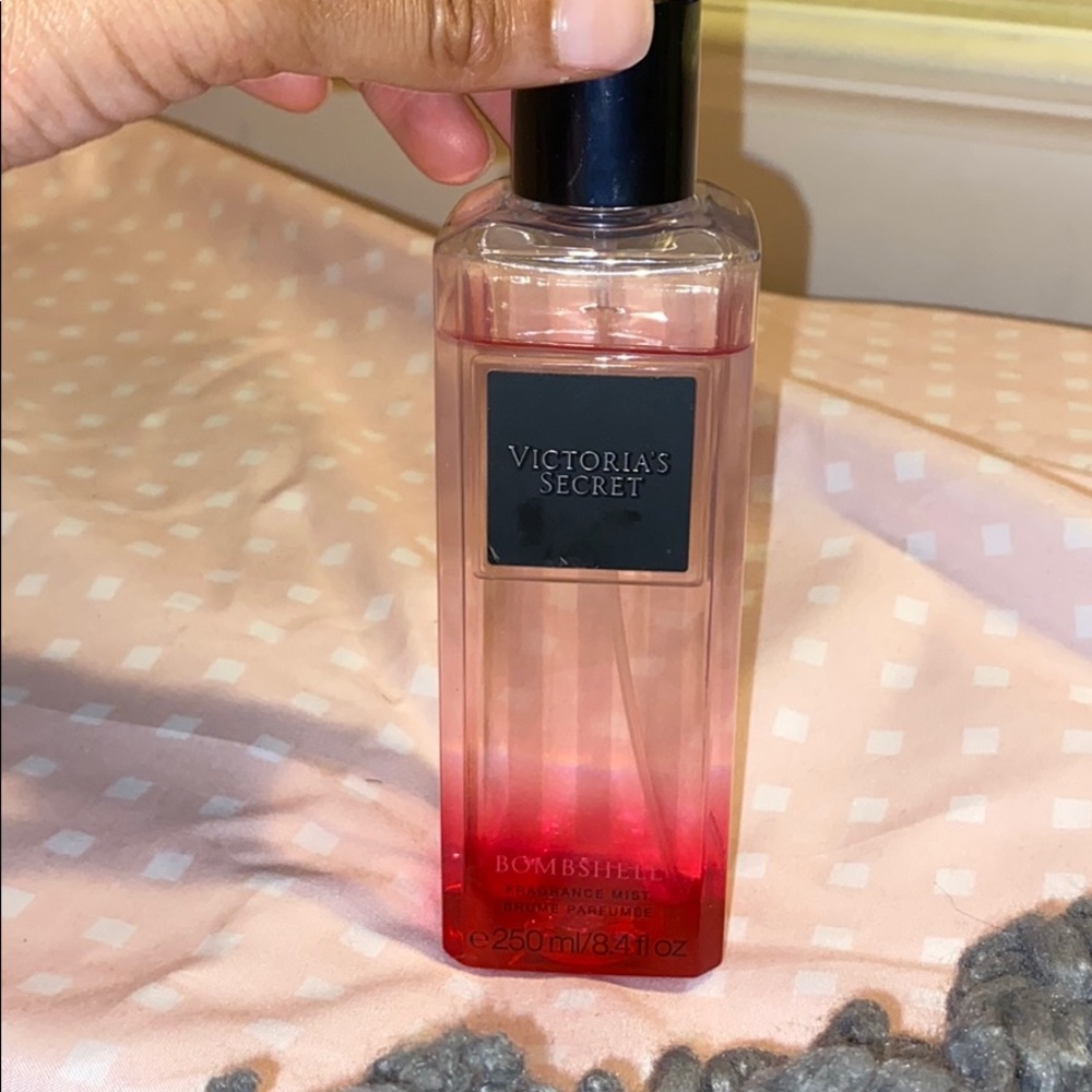Victoria’s Secret bombshell